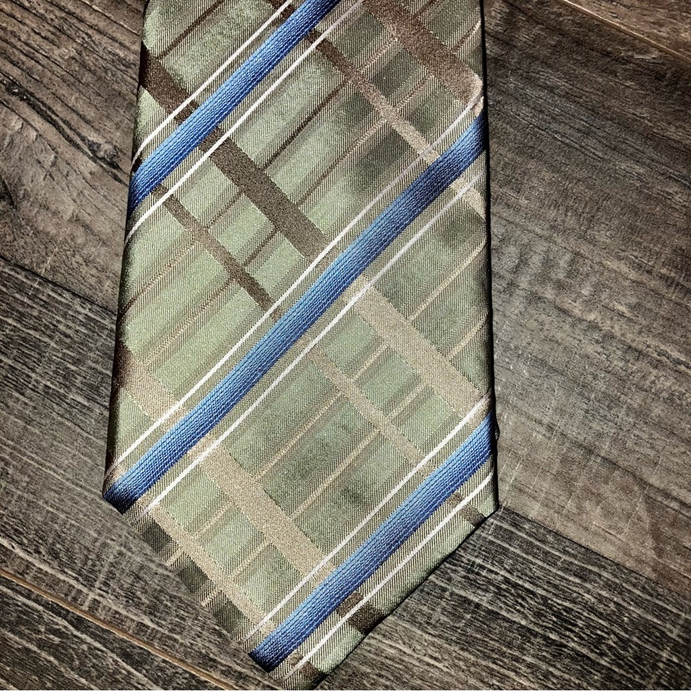 Van Heusen Tie EUC